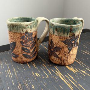 Tasse en céramique sculptée à la main - duo