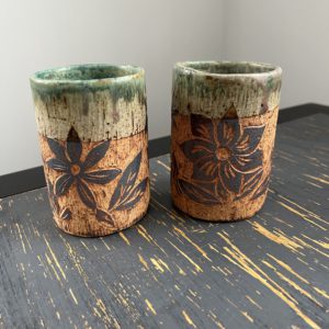 Tasse en céramique sculptée à la main - duo