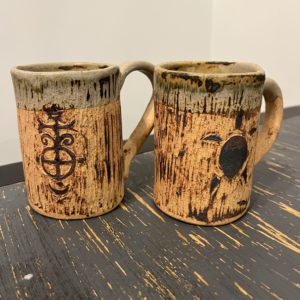 Tasse en céramique sculptée à la main - duo